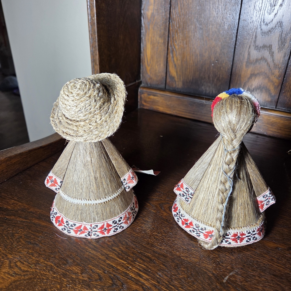 Handcrafted Straw Doll Set with Red and Blue Accents - Picture 5 of 7
